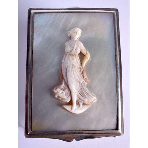 1817 - AN EARLY 20TH CENTURY CONTINENTAL SILVER AND MOTHER OF PEARL BOX formed with a cameo of a girl. 5 cm... 