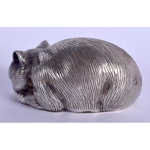 1832 - A CONTINENTAL SILVER AND EMERALD FIGURE OF A CAT. 66 grams. 6.5 cm x 3 cm.