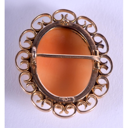 1853 - A VINTAGE 9CT GOLD CAMEO BROOCH. 6.3 grams. 3 cm x 2.75 cm.