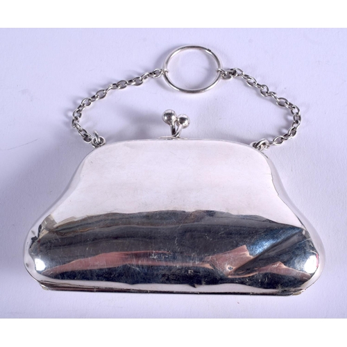 1858 - A VINTAGE SILVER PURSE. 49 grams. 8 cm x 5.5 cm.