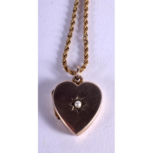 1862 - AN EDWARDIAN 9CT GOLD HEART PENDANT on chain. 7.5 grams.