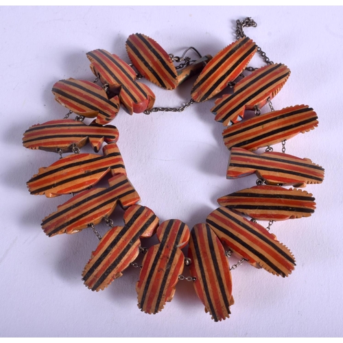 1887 - A VERY UNUSUAL VINTAGE PAINTED WOOD TRIBAL NECKLACE possibly South American. 18 cm wide.