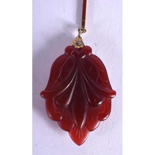 1901 - A LOVELY ART DECO FRENCH ENAMEL GLASS AND AGATE NECKLACE Chinese inspired. 76 cm long.