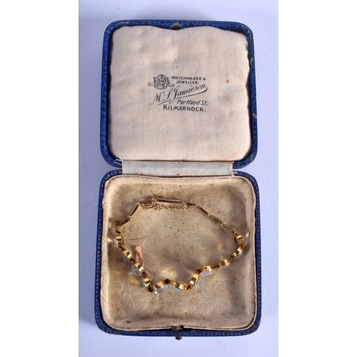 1914 - AN EDWARDIAN YELLOW METAL AND OPAL BRACELET. 8 grams. 16 cm long.