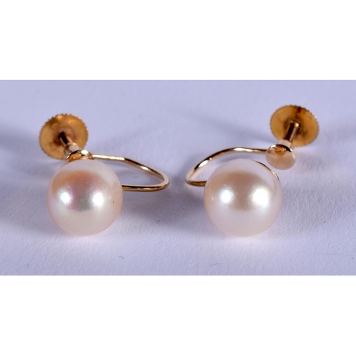 1915 - A PAIR OF EDWARDIAN GOLD AND PEARL EARRINGS. 2 grams.