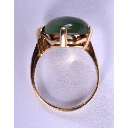 1919 - AN EARLY 20TH CENTURY CHINESE JADE AND GOLD RING. 4.3 grams. N.