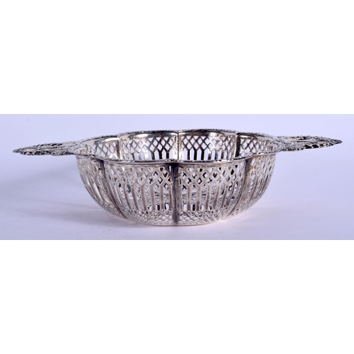 1970 - AN ANTIQUE SILVER TWIN HANDLED BON BON DISH. 111 grams. Birmingham 1912. 18 cm x 12 cm.