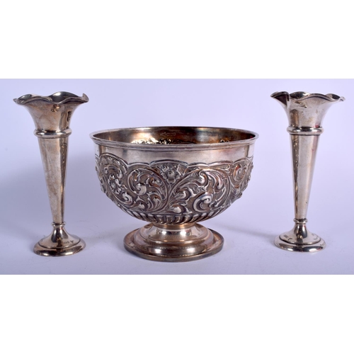 1985 - AN ANTIQUE SILVER DOG TROPHY BOWL and two silver vases. 450 grams overall. (3)