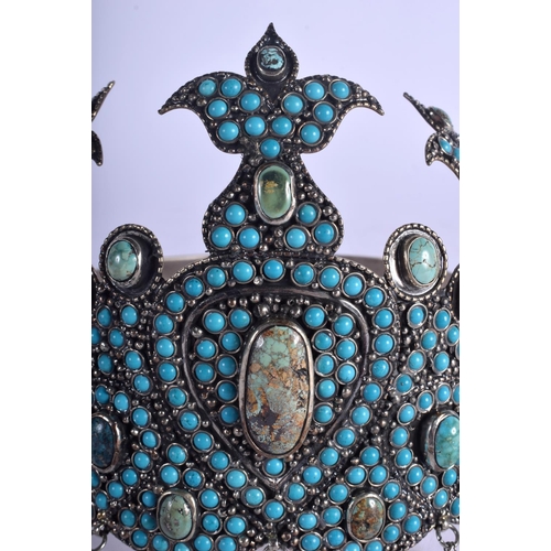 1993 - A LOVELY EARLY 20TH CENTURY INDIAN SILVER AND TURQUOISE TIARA HEAD DRESS decorated with gems. 260 gr... 