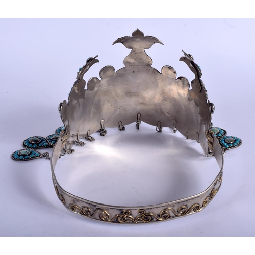 1993 - A LOVELY EARLY 20TH CENTURY INDIAN SILVER AND TURQUOISE TIARA HEAD DRESS decorated with gems. 260 gr... 