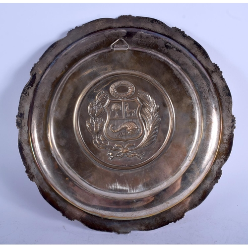 1998 - A SILVER SOUTH AMERICAN PERUVIAN ARMORIAL WALL PLATE Del Pillar Peru. 350 grams. 28 cm diameter.