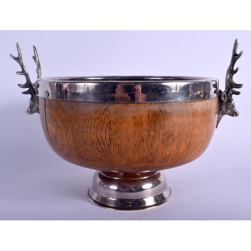 2001 - AN EDWARDIAN SILVER PLATED OAK MONTEITH TYPE BOWL with plain shield and deer head mounts. 31 cm x 22... 