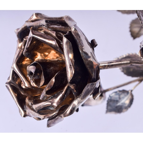 2022 - A VERY RARE VINTAGE CONTINENTAL SILVER ROSE of naturalistic form. 258 grams. 50 cm x 12 cm.