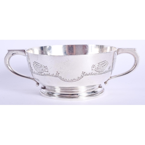 2029 - AN ART DECO TWIN HANDLED SILVER SUGAR BOWL. Birmingham 1917. 265 grams. 15 cm wide.