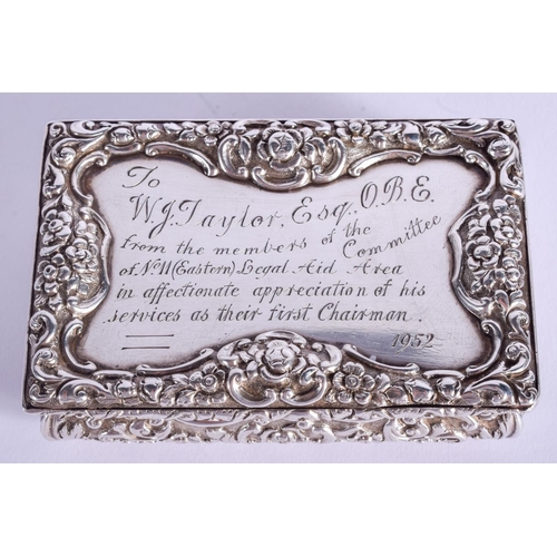 2030 - A MID 19TH CENTURY SILVER SNUFF BOX. Birmingham 1842. 141 grams. 8.5 cm x 5 cm.