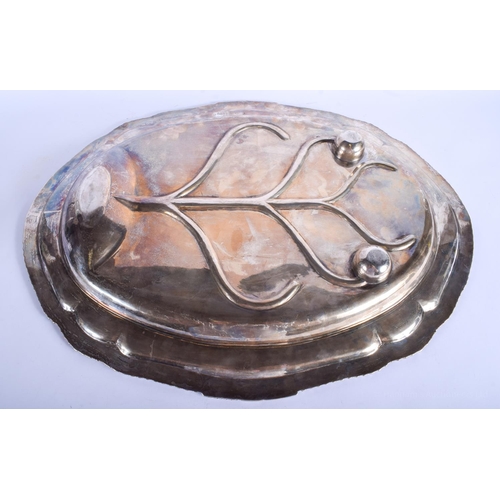 2037 - A GOOD LARGE ANTIQUE SILVER MEAT STRAINING DISH. 3.4 kgs. 58 cm x 44 cm.