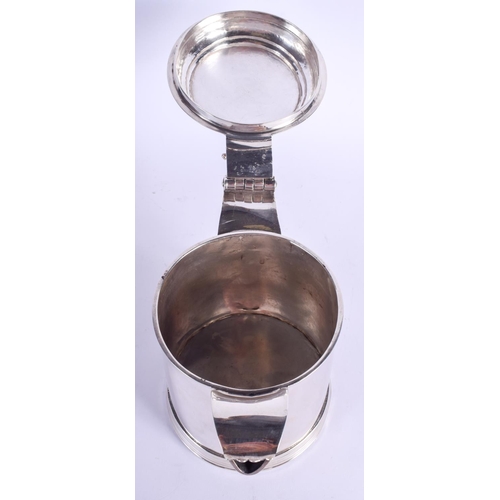 2038 - A LARGE 18TH CENTURY CONTINENTAL SILVER TANKARD with acanthus capped handle. 1.92 kgs. 21 cm x 18 cm... 