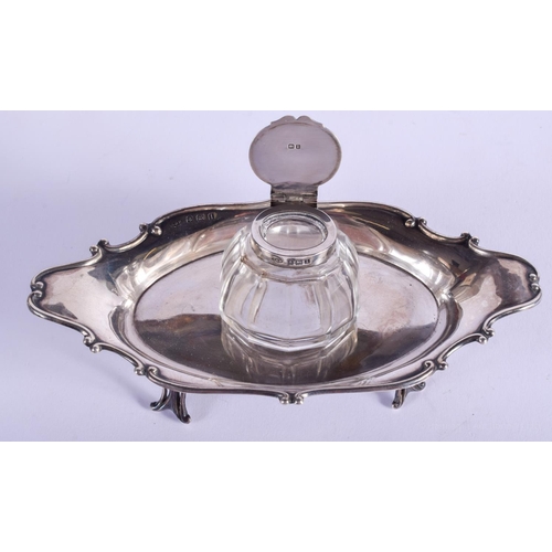 2045 - AN EDWARDIAN SILVER INKWELL. Birmingham 1910. Silver 150 grams. 17 cm wide.