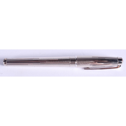 2048 - A GOOD GOLD DIAMOND AND PALLADIUM ST DUPONT FOUNTAIN PEN. 14.5 cm long.