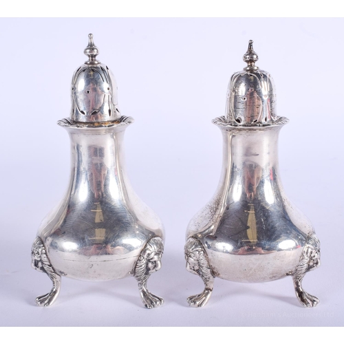 2057 - A PAIR OF ANTIQUE SILVER CONDIMENTS. London 1916. 217 grams. 11 cm high.