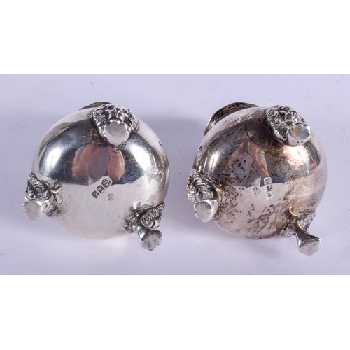 2057 - A PAIR OF ANTIQUE SILVER CONDIMENTS. London 1916. 217 grams. 11 cm high.