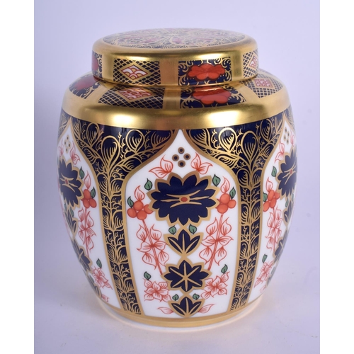 206 - Royal Crown Derby ginger jar pattern 1128 in presentation box. 11 cm high.