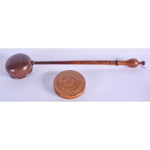 2062 - A VINTAGE TREEN BOX and a similar spoon. (2)