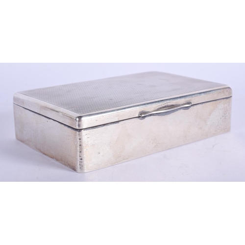 2068 - A 1920S SILVER CIGARETTE BOX. Chester 1922. 302 grams inc liner. 14 cm x 9 cm.