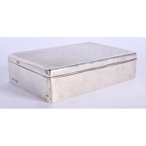 2068 - A 1920S SILVER CIGARETTE BOX. Chester 1922. 302 grams inc liner. 14 cm x 9 cm.