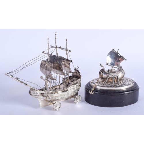 2076 - TWO EARLY 20TH CENTURY CONTINENTAL SILVER BOATS one upon a stand. Weighable silver 161 grams. Larges... 