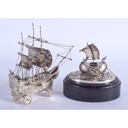 2076 - TWO EARLY 20TH CENTURY CONTINENTAL SILVER BOATS one upon a stand. Weighable silver 161 grams. Larges... 