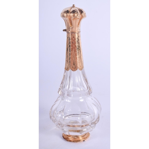 2081 - AN ANTIQUE 18CT GOLD MOUNTED GLASS SCENT BOTTLE. 9.5 cm high.