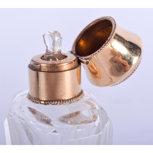 2083 - AN ANTIQUE 18CT GOLD MOUNTED GLASS SCENT BOTTLE. 9.5 cm high.