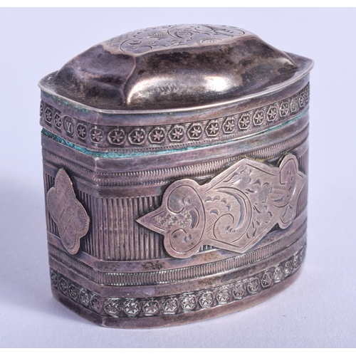 2092 - A 19TH CENTURY DUTCH SILVER PILL BOX. 18 grams. 4.5 cm x 3 cm.