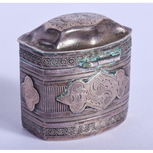 2092 - A 19TH CENTURY DUTCH SILVER PILL BOX. 18 grams. 4.5 cm x 3 cm.