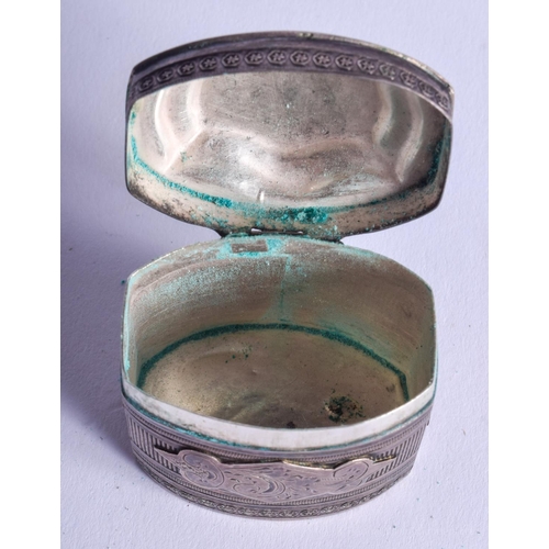 2092 - A 19TH CENTURY DUTCH SILVER PILL BOX. 18 grams. 4.5 cm x 3 cm.