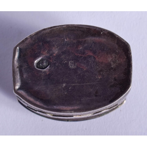 2092 - A 19TH CENTURY DUTCH SILVER PILL BOX. 18 grams. 4.5 cm x 3 cm.