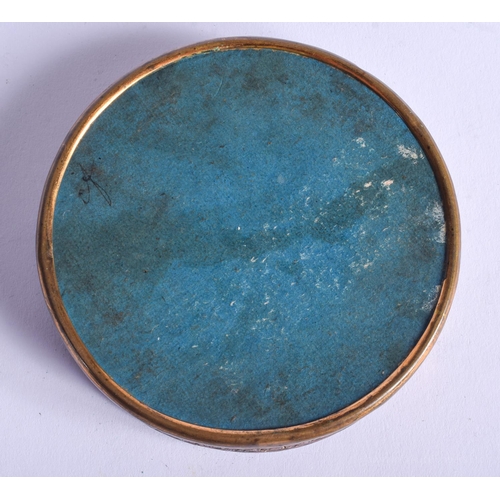 2093 - A 19TH CENTURY EUROPEAN REVERSE DECORATED PATCH BOX. 10 cm diameter.