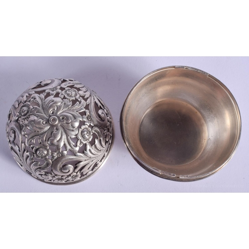 2100 - AN AMERICAN THEODORE STARR SILVER STRING BOX. 92 grams. 8 cm x 6 cm.