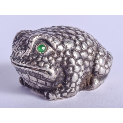 2114 - A CONTINENTAL SILVER FIGURE OF A TOAD. 42 grams. 5 cm x 3 cm.