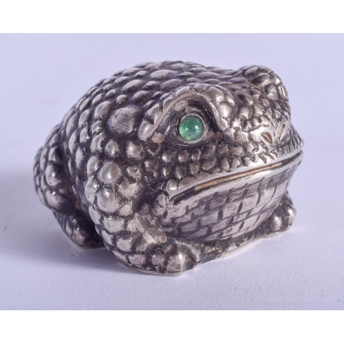 2114 - A CONTINENTAL SILVER FIGURE OF A TOAD. 42 grams. 5 cm x 3 cm.