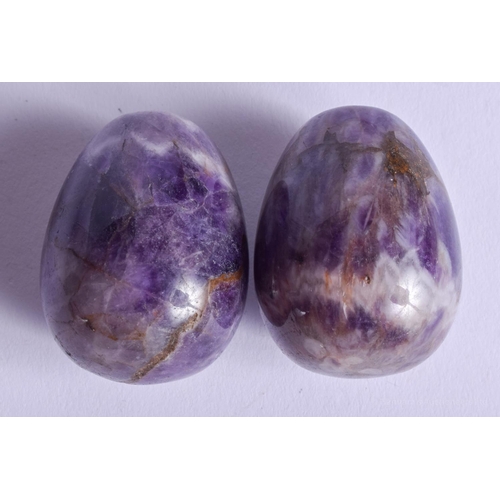 2115 - TWO VINTAGE FLUORITE EGGS. 4 cm x 3 cm. (2)