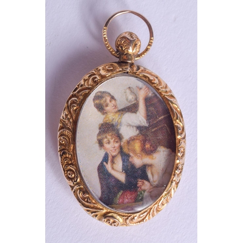 2158 - A 9CT GOLD LOCKET. 10 grams. 2.75 cm  x 2.5 cm.