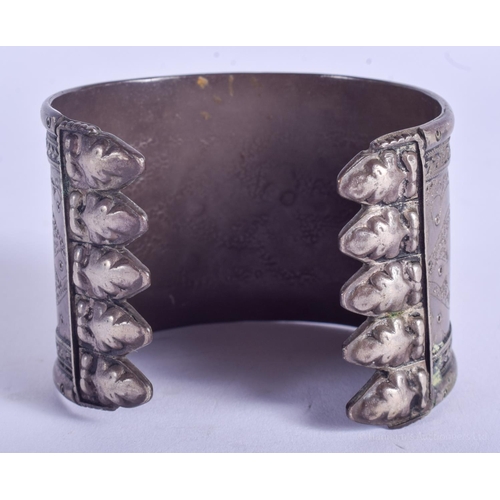 2162 - AN ANTIQUE TIBETAN SILVER CUFF BANGLE. 66 grams. 6.5 cm wide.