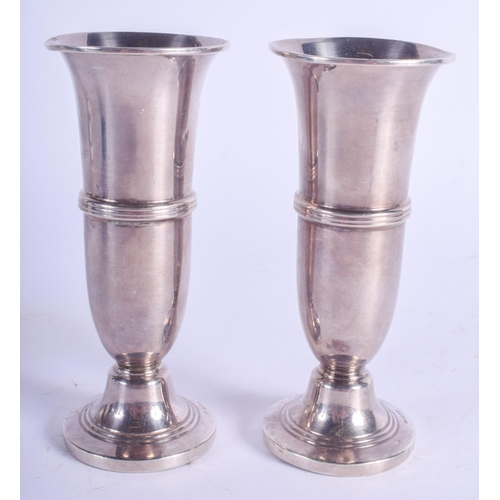 2174 - A PAIR OF VINTAGE SILVER VASES. 179 grams weighted. 13 cm high.