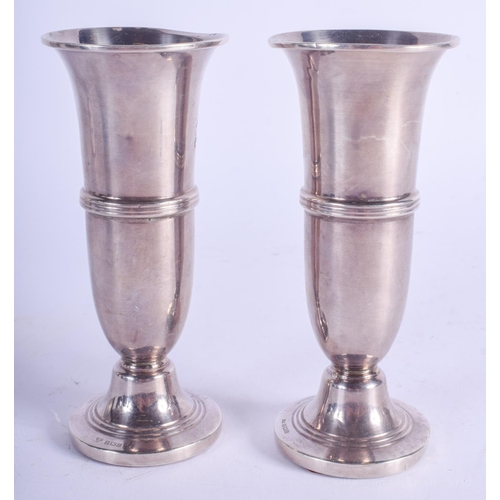 2174 - A PAIR OF VINTAGE SILVER VASES. 179 grams weighted. 13 cm high.