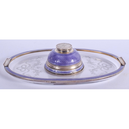 2189 - A LOVELY EARLY 20TH CENTURY SILVER AND ENAMEL INKWELL decorated with a floral roundel. 54 grams. 18 ... 