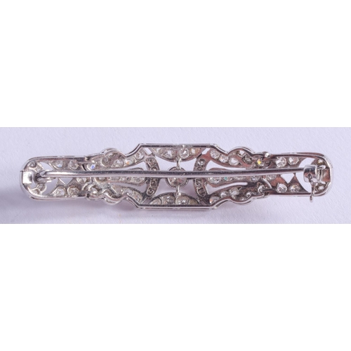 2194 - A FINE ART DECO PLATINUM AND DIAMOND BROOCH. 9.7 grams. 5.5 cm x 1.2 cm.