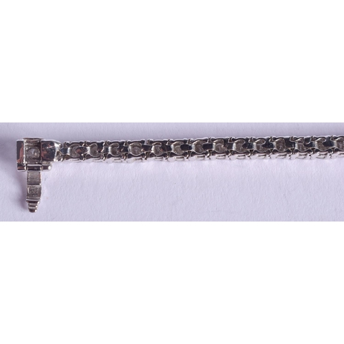 2219 - A FINE 18CT GOLD AND DIAMOND TENNIS BRACELET. 15.2 grams. 18 cm x 0.4 cm.