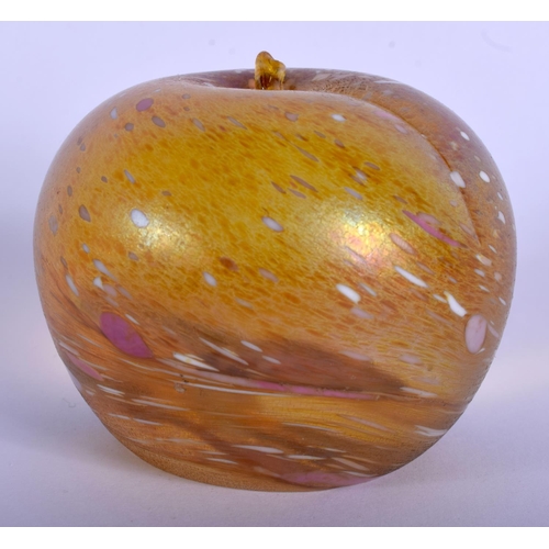 25 - A CHARMING EUROPEAN ART GLASS SPECKLED APPLE PAPERWEIGHT. 6.5 cm wide.